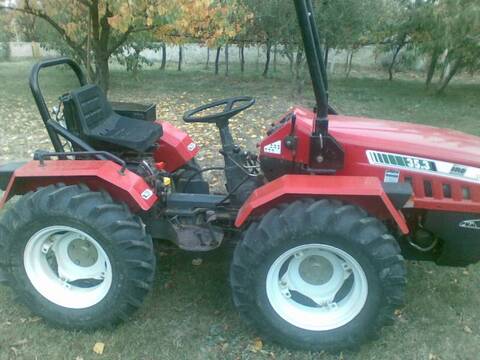 Traktori Puma 35