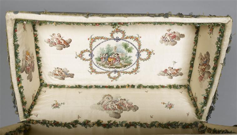 Le Coffre à Layette du Dauphin, exécuté à l'occasion de sa naissance, le 22 Octobre 1781 Zzzput22