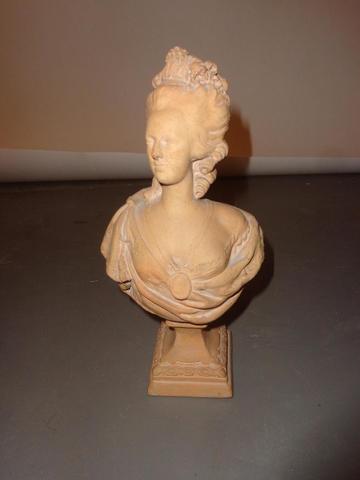 Collection bustes de Marie Antoinette - Page 3 11131510