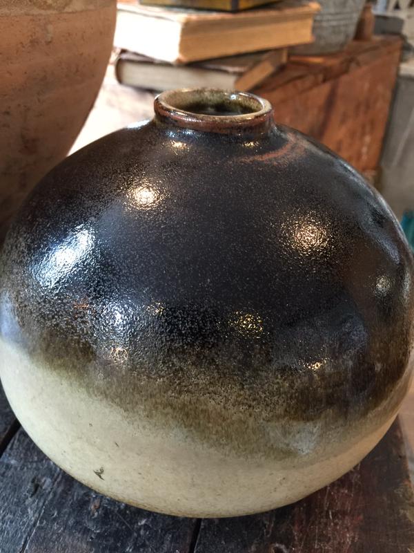 Hello does anyone know the maker of this studio pot  Coyvym10
