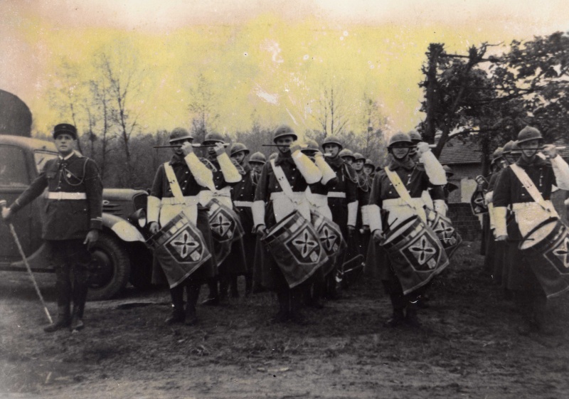 flamme et tablier du 110° régiment d'infanterie de 1939  Img08410