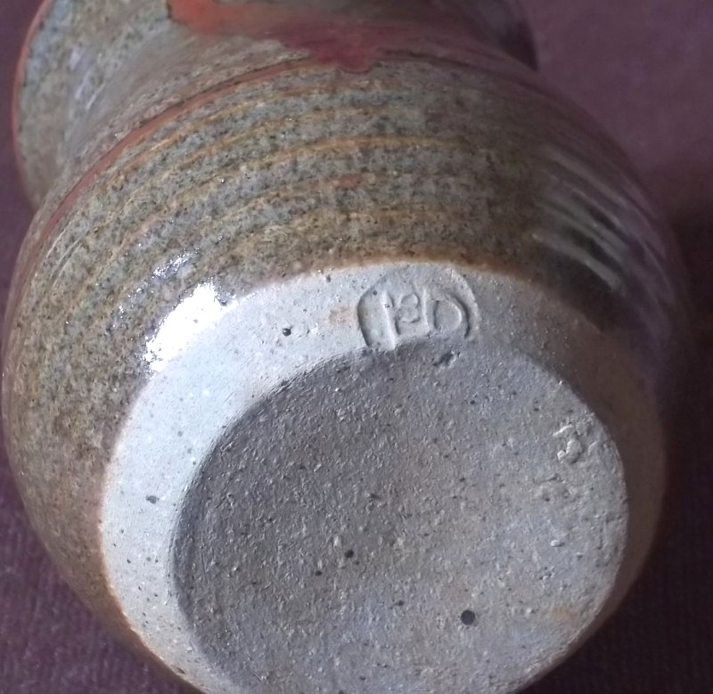 Stoneware pot LeD - Le Dieu Pottery, Norwich (see Richard Wilson)  100_2633