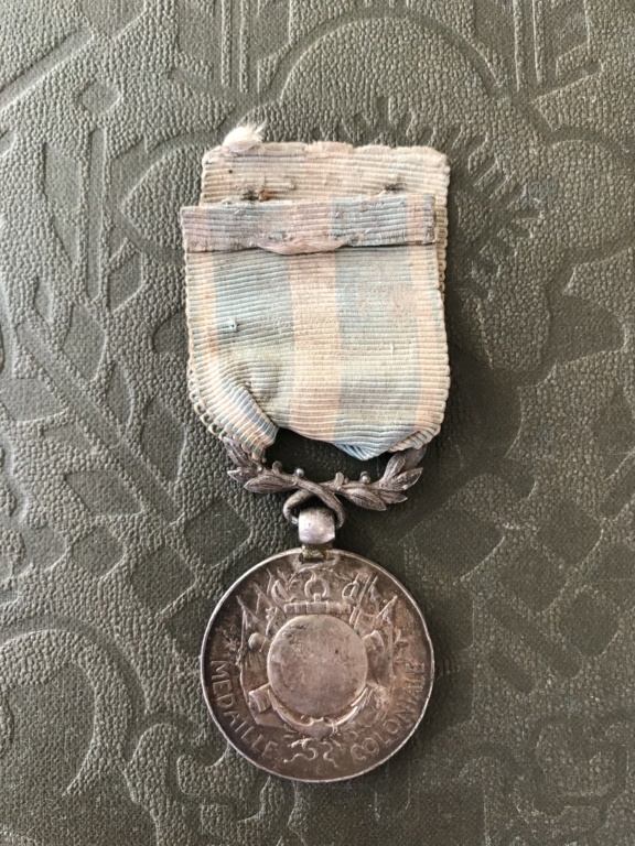 Médaille coloniale ancienne avec ruban d’époque - ESTIMATION  3fdbc110