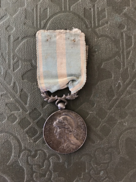 Médaille coloniale ancienne avec ruban d’époque - ESTIMATION  D43c3d10