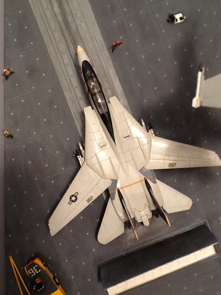 [DRAGON] GRUMMAN F 14A TOMCAT et Mc DONNELL F/A 18A HORNET ... Catapultage ... 1/144ème Réf 4506 & 4003 Dragon16