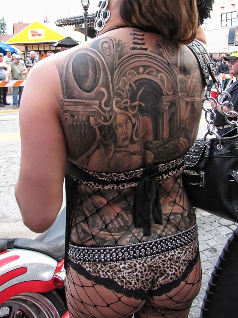 CHARME - Les plus belles femmes sont tatouées... - Page 10 2013-010