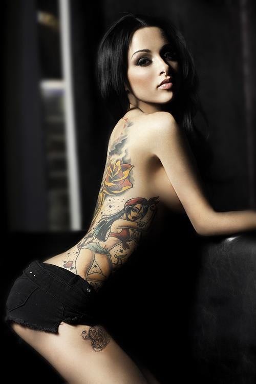 CHARME - Les plus belles femmes sont tatouées... - Page 10 54ddc310