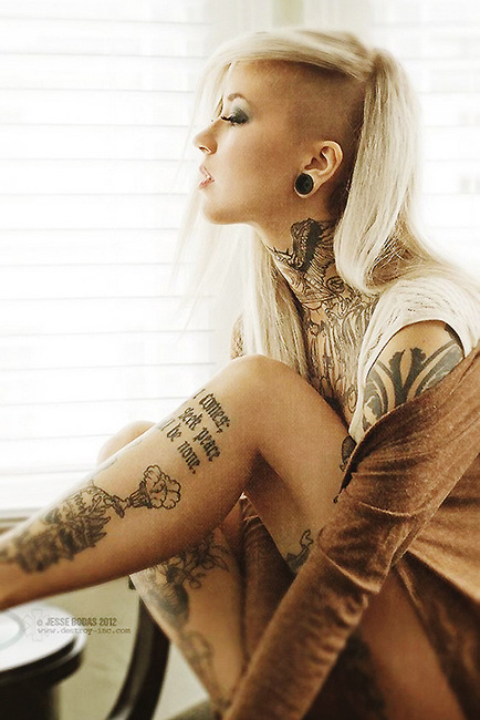 CHARME - Les plus belles femmes sont tatouées... - Page 10 A591fc10
