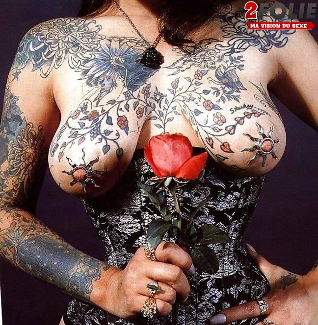 CHARME - Les plus belles femmes sont tatouées... - Page 9 Photos10