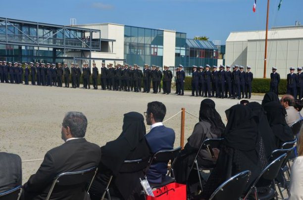 inquiétant !!! Ecole d'ingénieurs de Brest, élèves prêtant serment sur le coran !Le week-end dernier avait lieu une cérémonie de passage au grade d’officiers et de nombreuses familles saoudiennes avaient fait le déplacement. Coran110