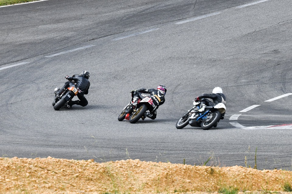 Championnat de France Motos Anciennes à Pau Arnos les 28 et 29 sprtembre 2019 - Page 2 71279910
