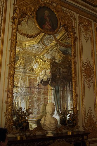 Versailles, la chambre de la Reine - Page 4 Mabate11