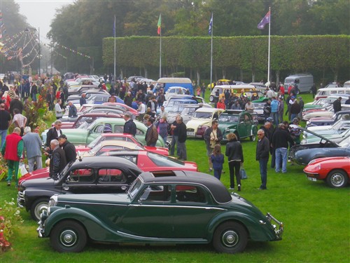 8e Festival de voitures anciennes à Dourdan, le 4 octobre 2015 D1015_10