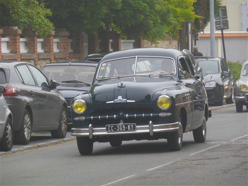 8e Festival de voitures anciennes à Dourdan, le 4 octobre 2015 D1015_31