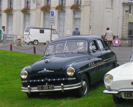 8e Festival de voitures anciennes à Dourdan, le 4 octobre 2015 D1015_32