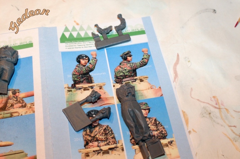 Figurine Alpine 1/35 (ref:35139 WSS Panzer Commander) Panzer12