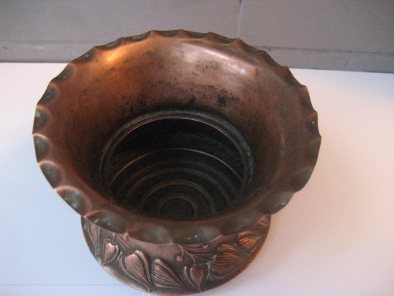 Possible Arts & Crafts Fluted Bronze/Copper Pot Img_1128