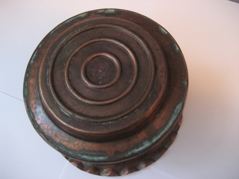 Possible Arts & Crafts Fluted Bronze/Copper Pot Img_1129