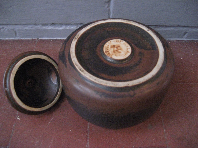 Lidded Pot Marked 'Republic Of Ireland' & 'KK' - Kilkenny Design Img_1233