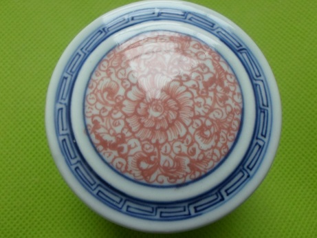 petite boîte chinoise en porcelaine  datation? Sam_2410