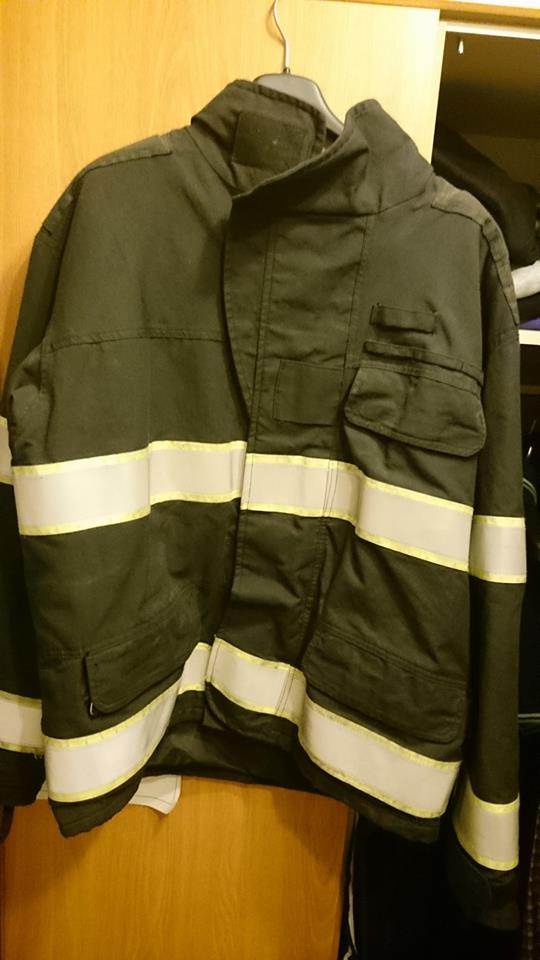 Bottes 44 + veste pompier à VENDRE 12086910