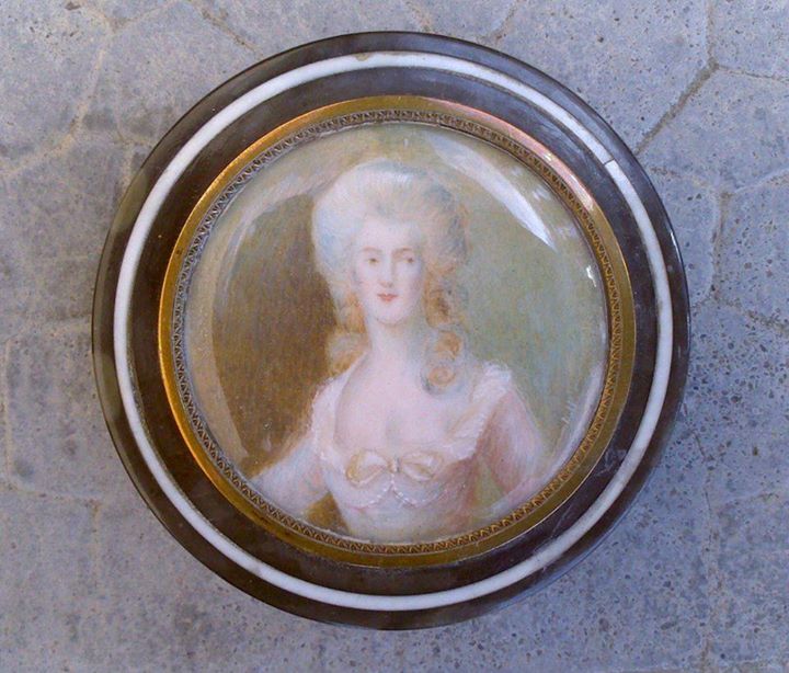 Les miniatures représentant la Reine Marie-Antoinette - généralités Triano10