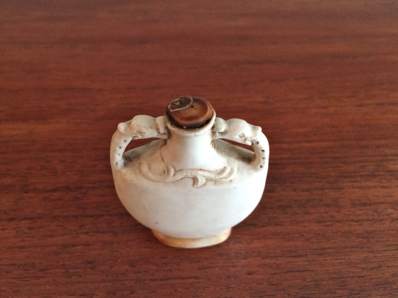 Flacon en porcelaine forme tabatière Vibert Frères Paris "Au muguet" 1870 Img_8612