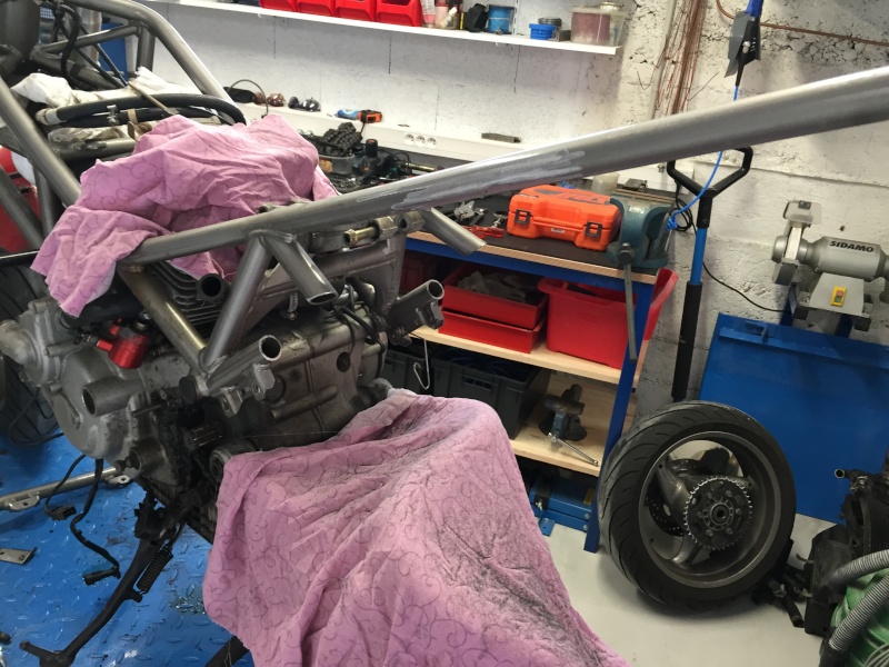 Projet ST2 / Café Racer - Page 2 Img_6920