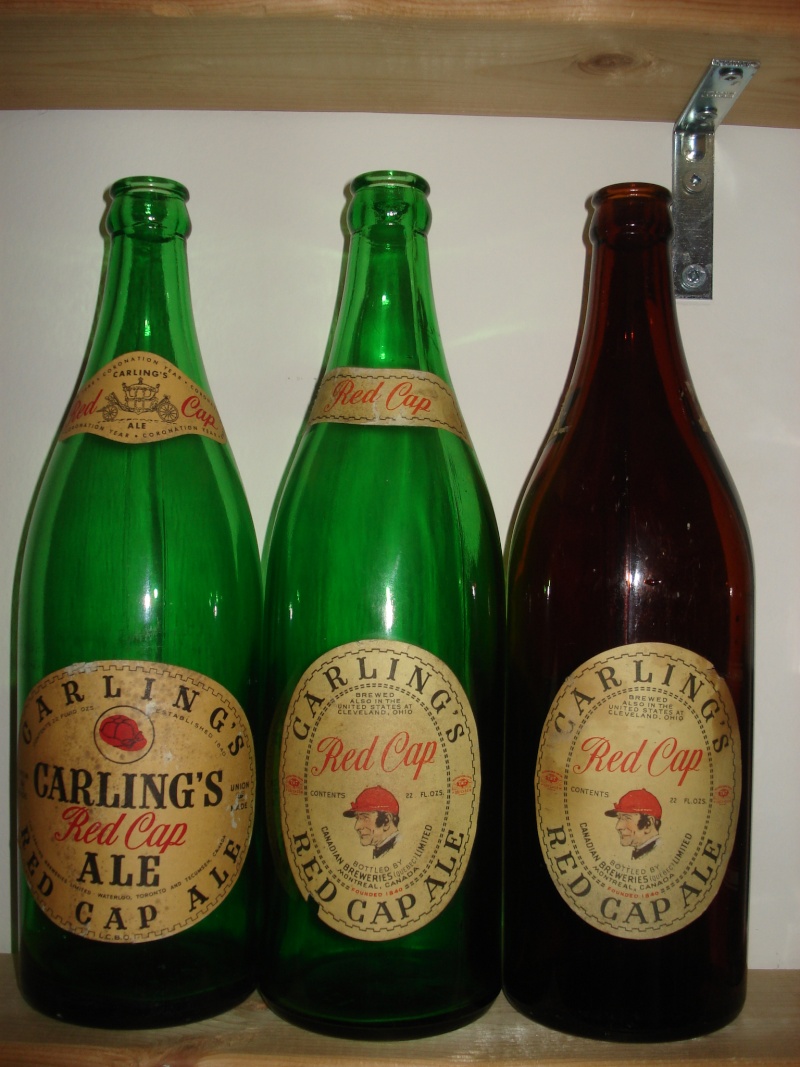 D'autres bouteilles de Red Cap et de Carling 03510