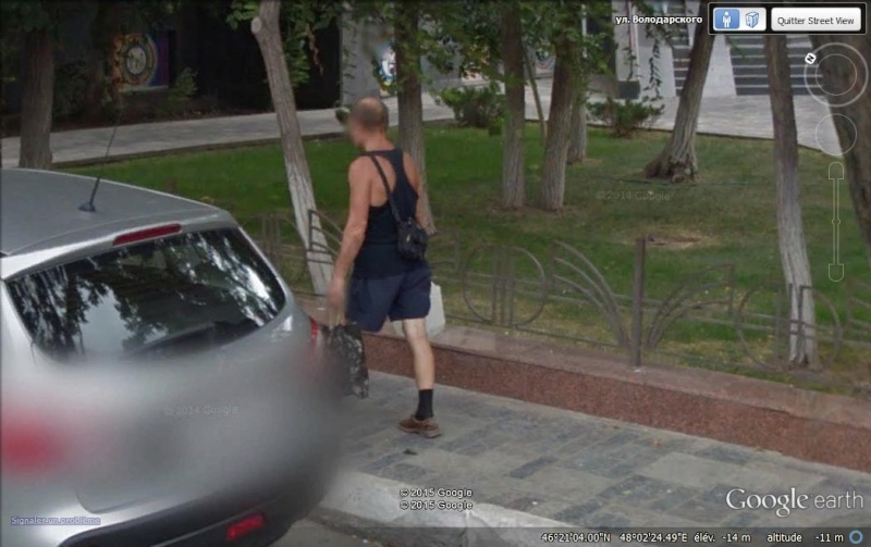 STREET VIEW : les gens en chaussettes noires ! - Page 21 Cn1110