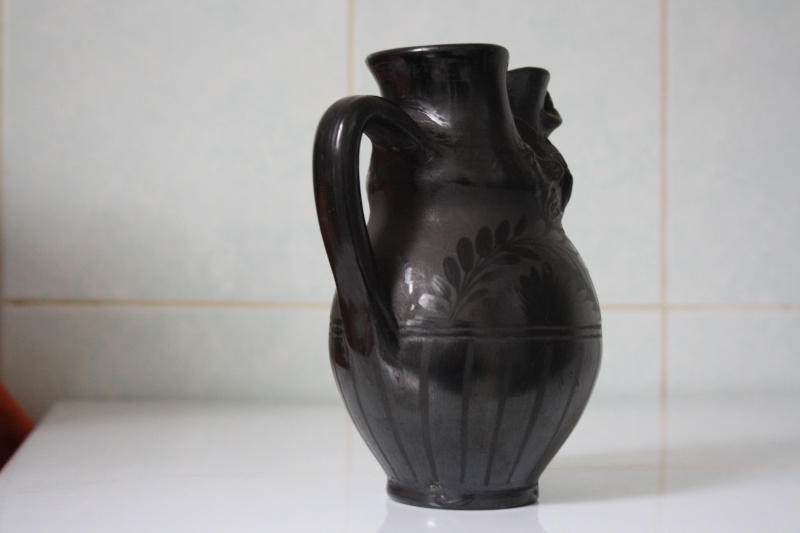 Pichet antropomorphe poterie noire  Roumanie Img_5311