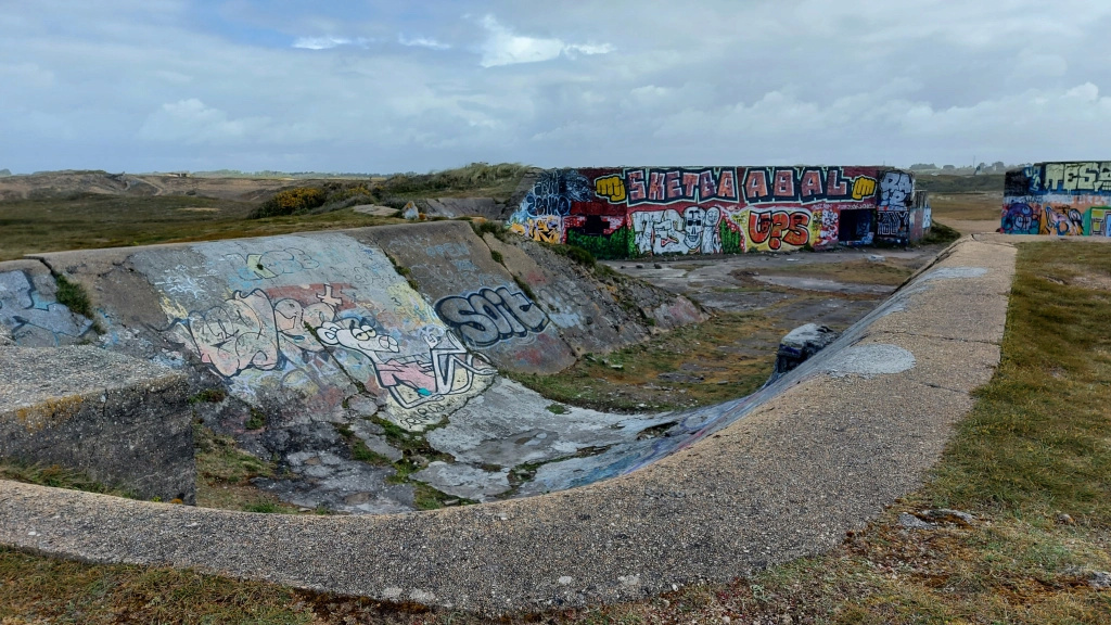 [ Histoire et histoires ] MUR DE L'ATLANTIQUE BATTERIE  DE PLOUHARMEL 015_we10