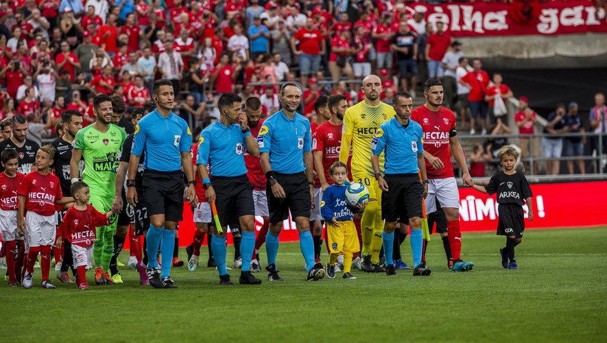   Ligue 1 - Saison 2019-2020 - 6e journée - Nîmes Olympique / Toulouse Football Club  De9e3f10