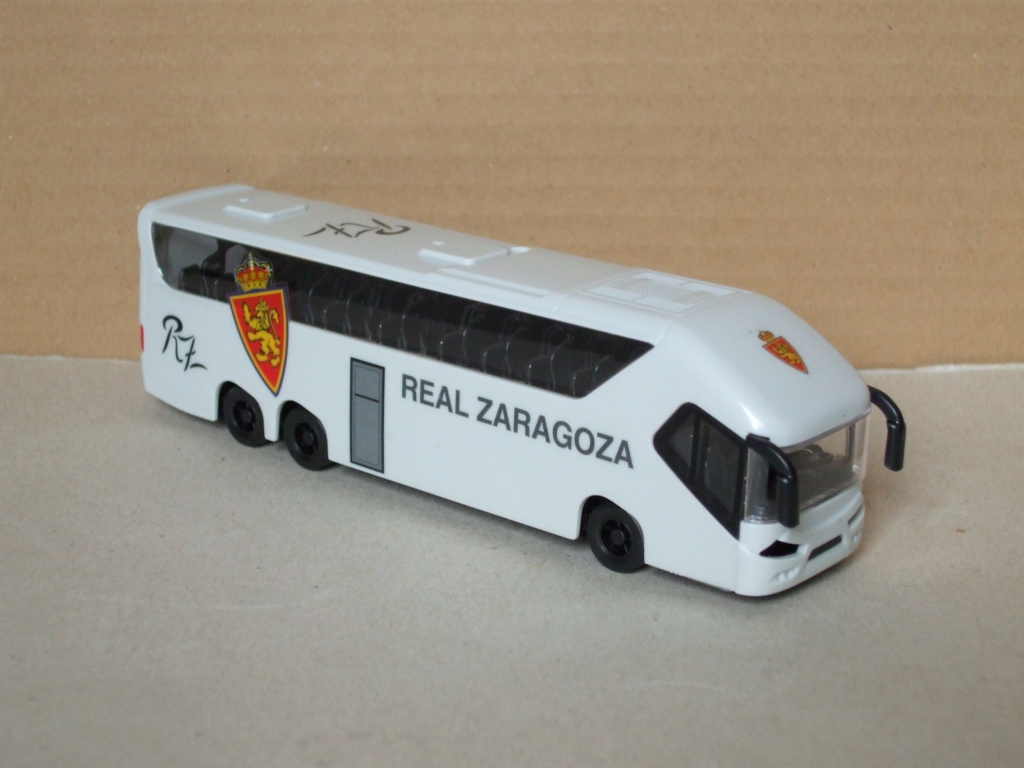 Les cars et bus miniatures - Page 22 2023-013