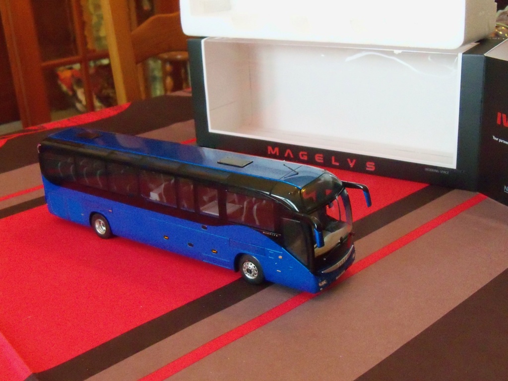 Les cars et bus miniatures - Page 22 2023-017