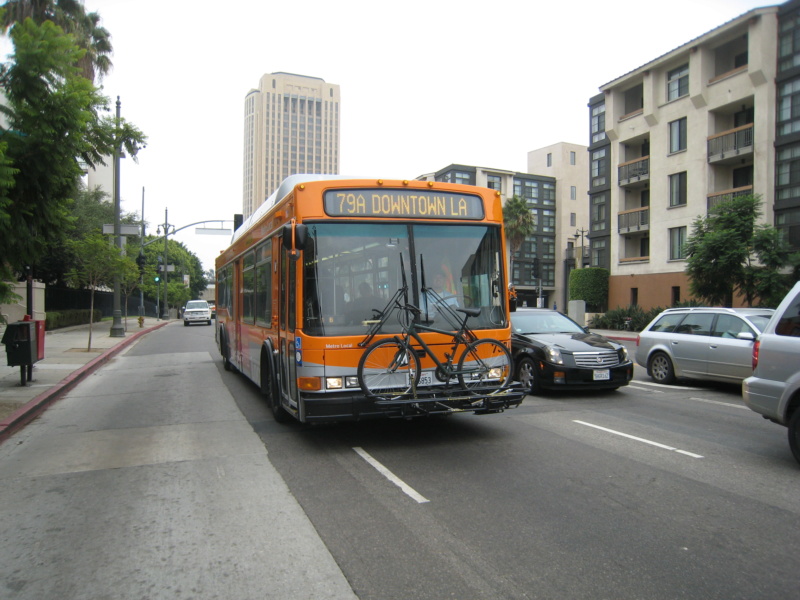 Divers cars et bus des États Unis (USA) Nabi_411