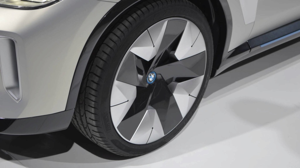 BMW iX3 de produção terá 300 cv de potência e 400 km de autonomia Bmw-co10