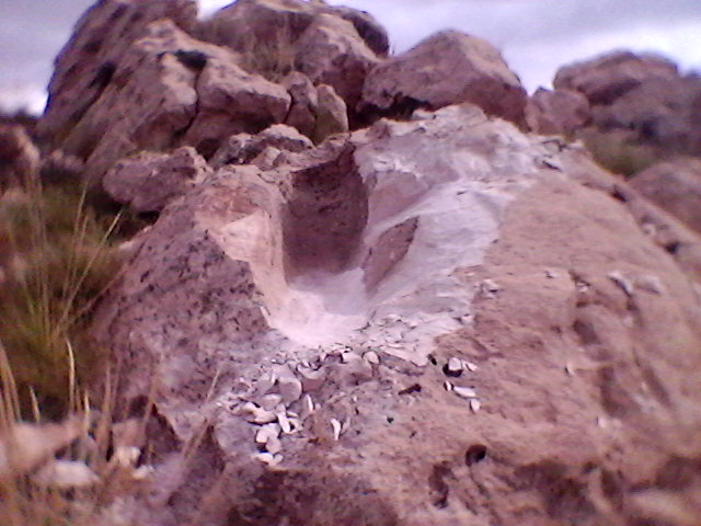 صخرة محفورة غلى شكل قبر - صفحة 2 Dsc_0038