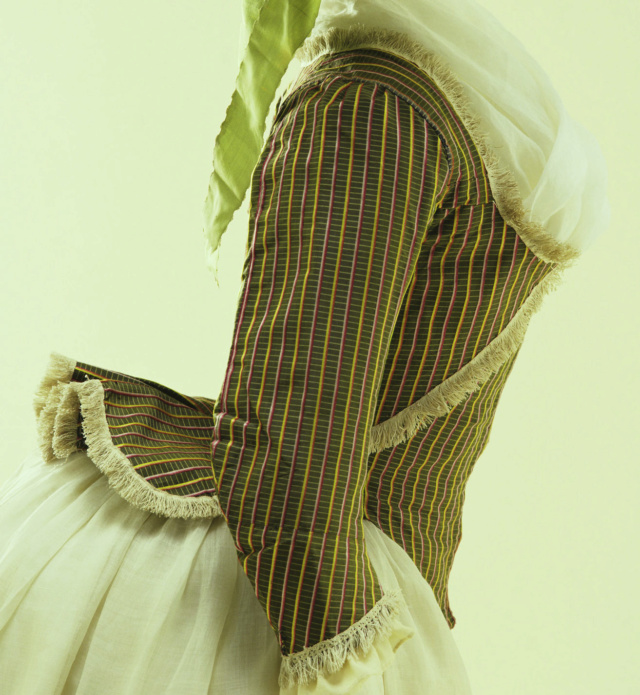 La garde-robe et vêtements de Marie-Antoinette au Temple et à la Conciergerie Pierro10