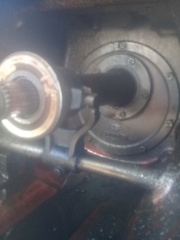 Ford 6600] Derramando aceite hidráulico por el arranque (solucionado)