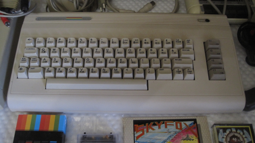 [VDS] Lot Commodore 64 G BLANC ! Version limitée - Jeux Commodore 64.  Img_2967
