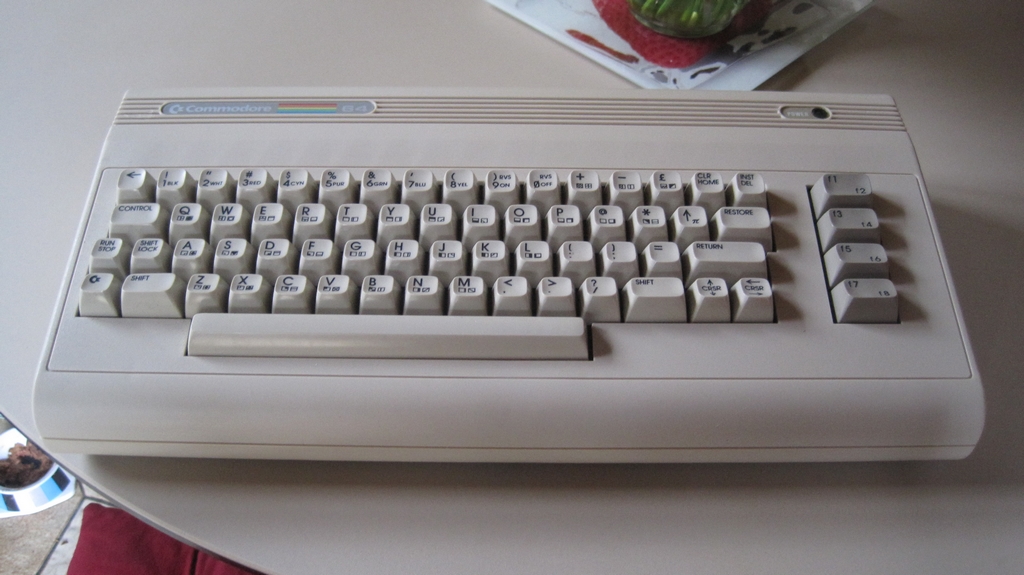 [VDS] Lot Commodore 64 G BLANC ! Version limitée - Jeux Commodore 64.  Img_2973