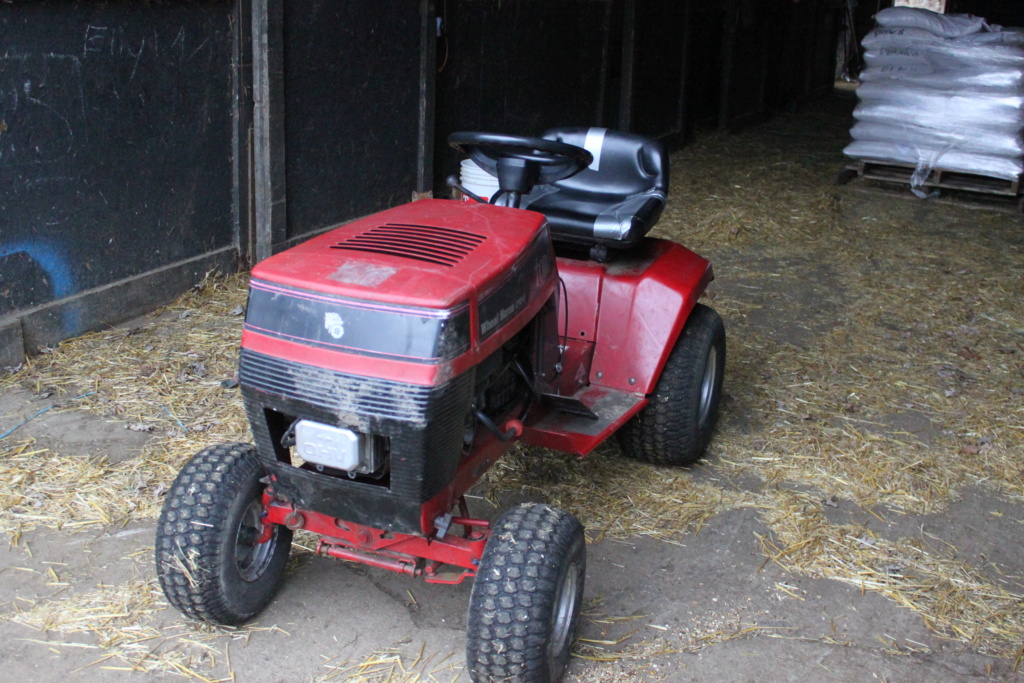 horse - Wheel Horse 210-5 mud mower Img_4412