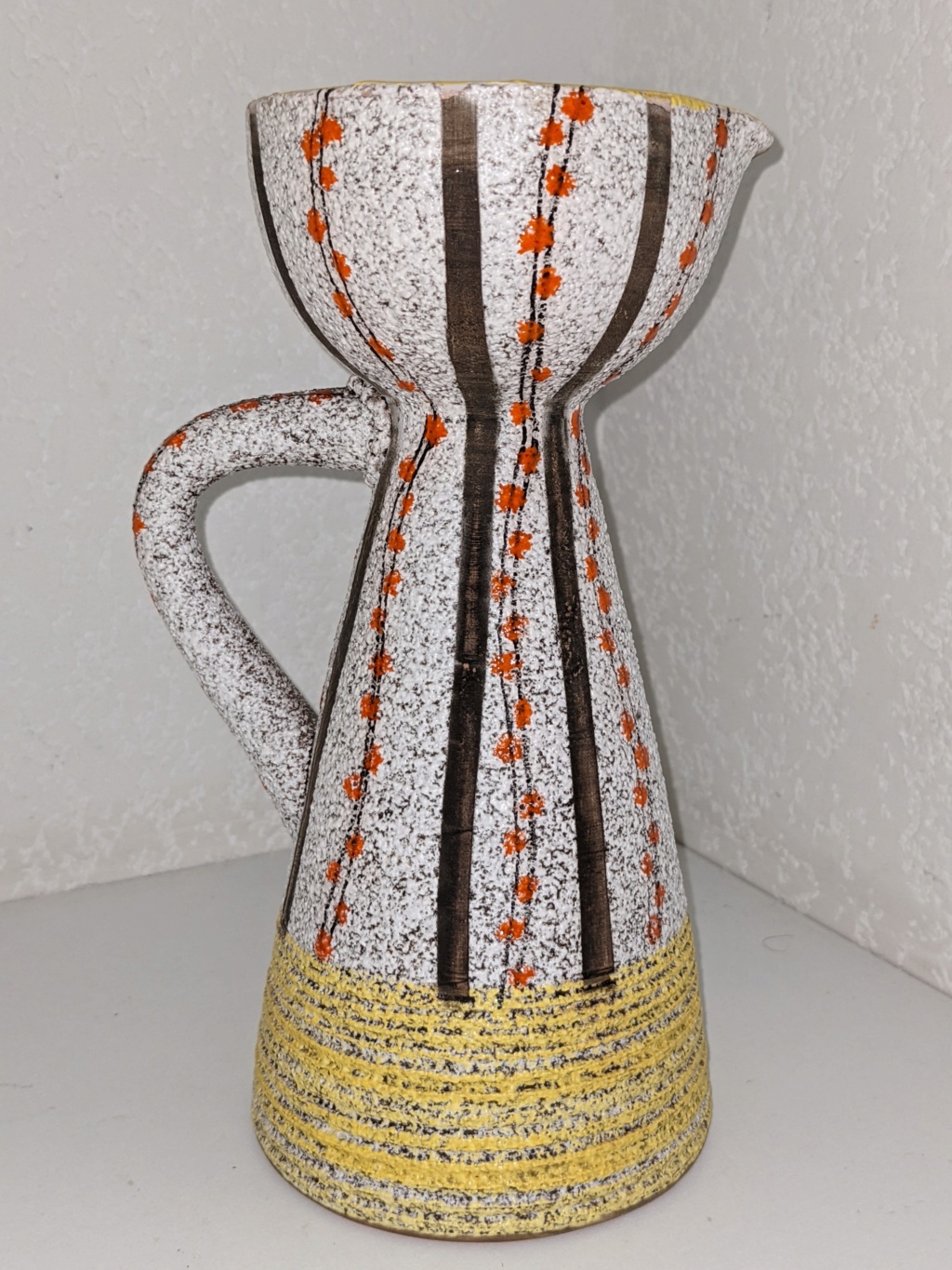 Famille de vases gris scarifiés émaillage intérieur jaune de Fratelli Fanciullacci, Italie Pxl_2235