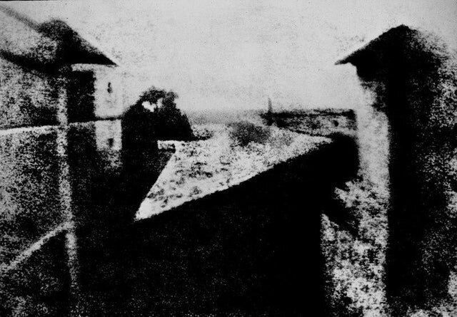 Самая первая фотография - "Вид из окна в Ле Гра." Photo123
