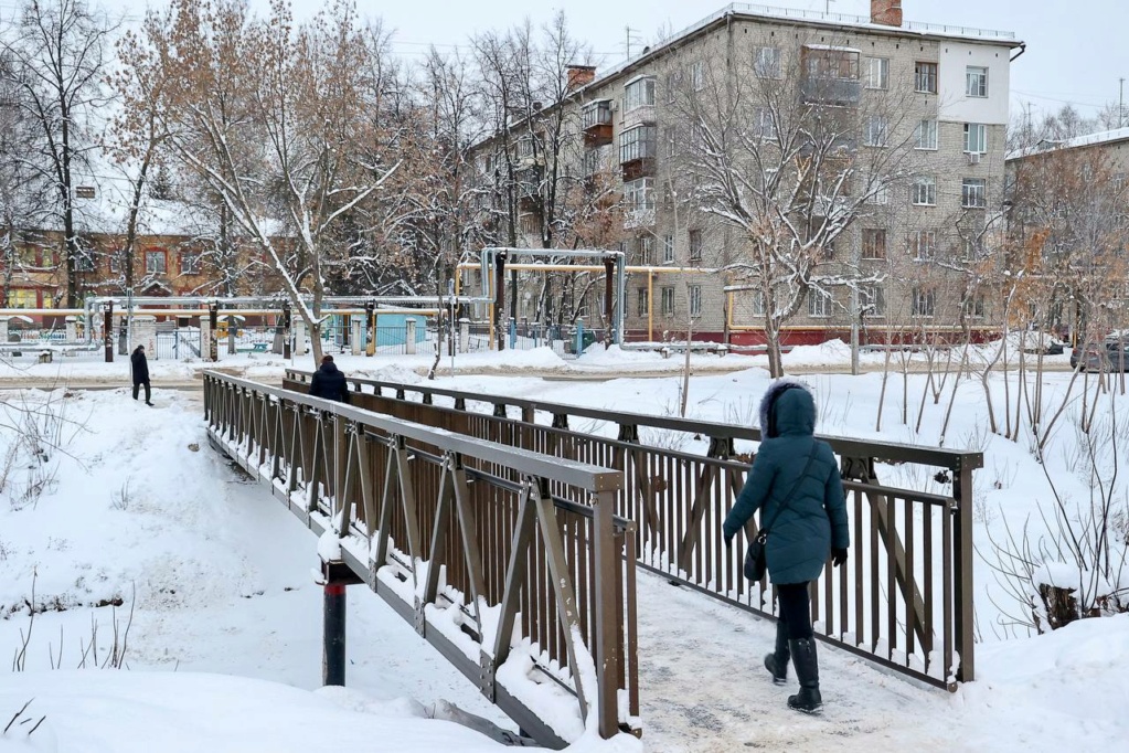 На реке Борзовка в Ленинском районе установили 6 новых пешеходных мостов Photo238
