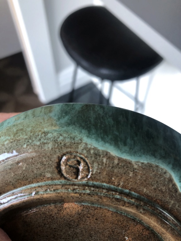 Does anyone recognise this pottery mark? 4b43fc10