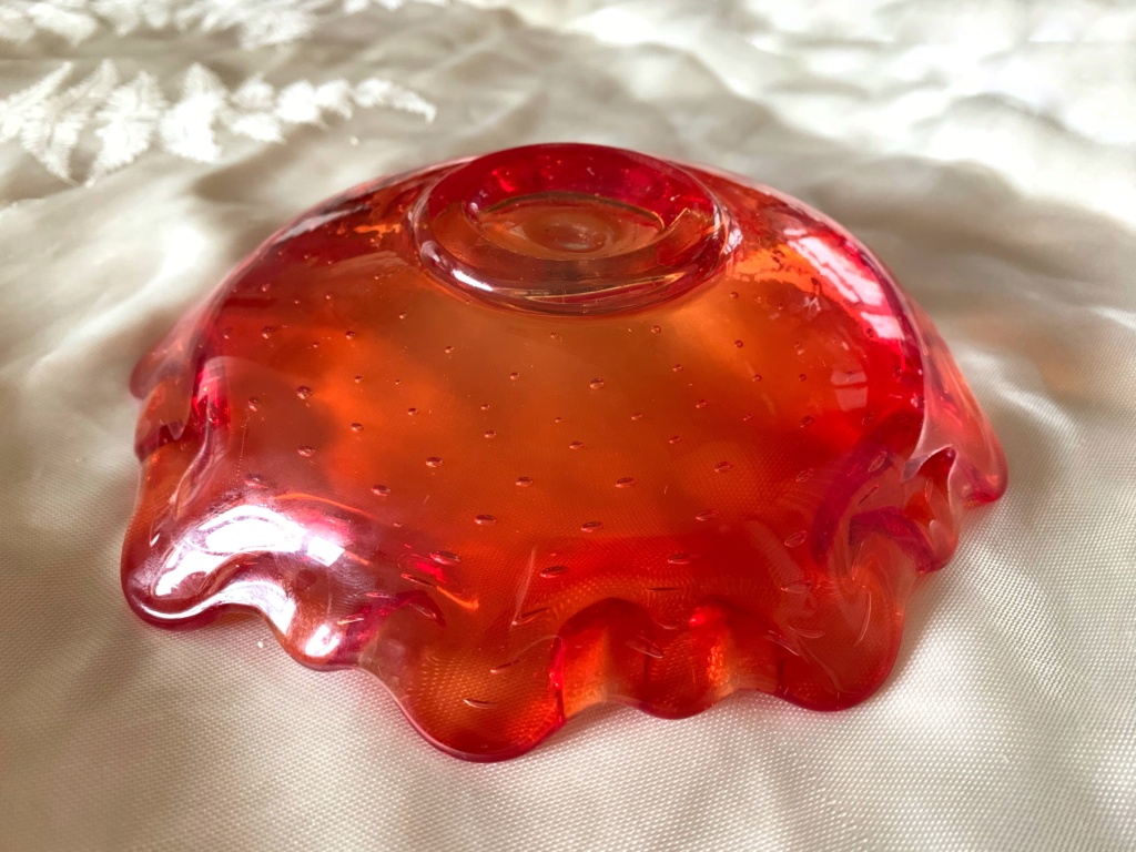 Red glass bowl with a pattern of internal bubbles 3e442d10