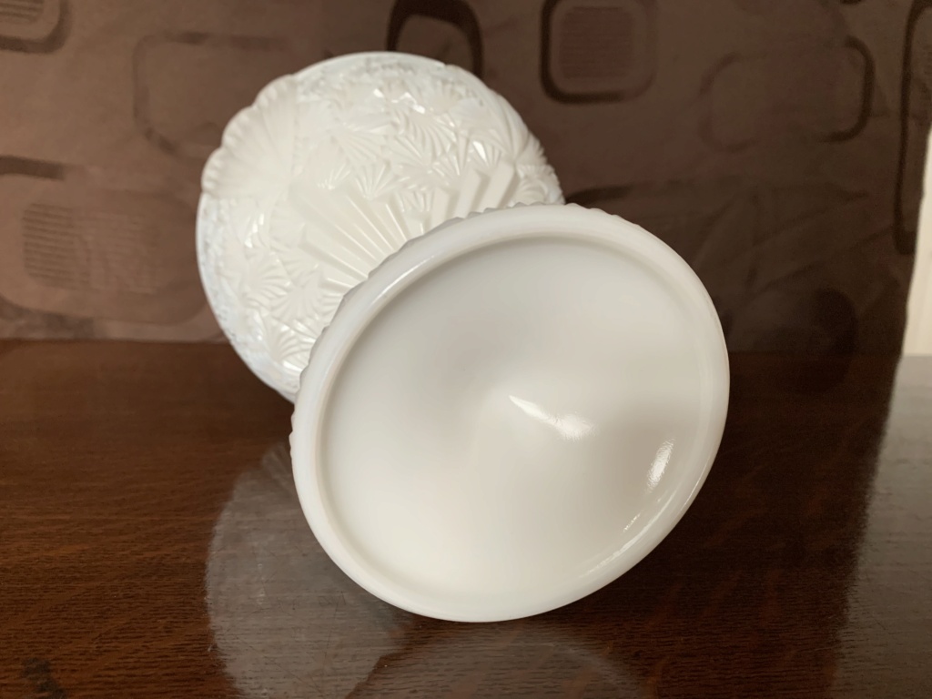 Milk glass goblet or bowl? Art Deco? Textured, pressed glass? Pls help.  43cc0f10