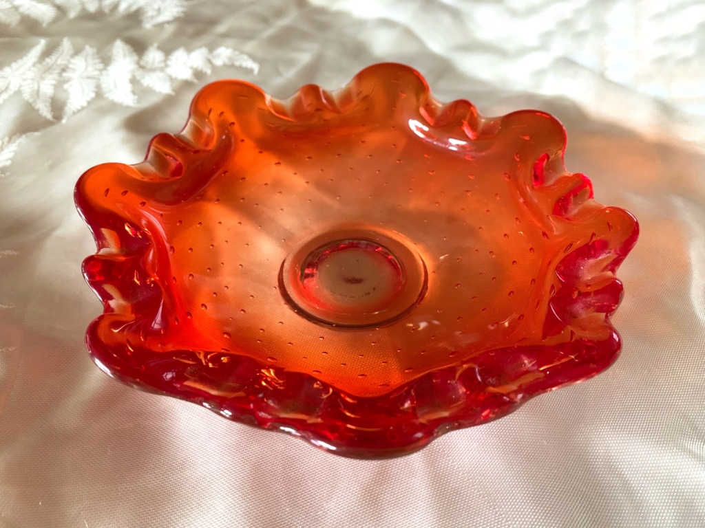 Red glass bowl with a pattern of internal bubbles 49f81410
